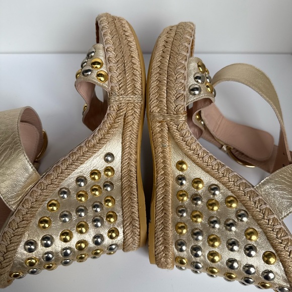 Stuart Weitzman‎ Gold Metallic Studded Espadrille Wedge Sandals 7M - Picture 12 of 15